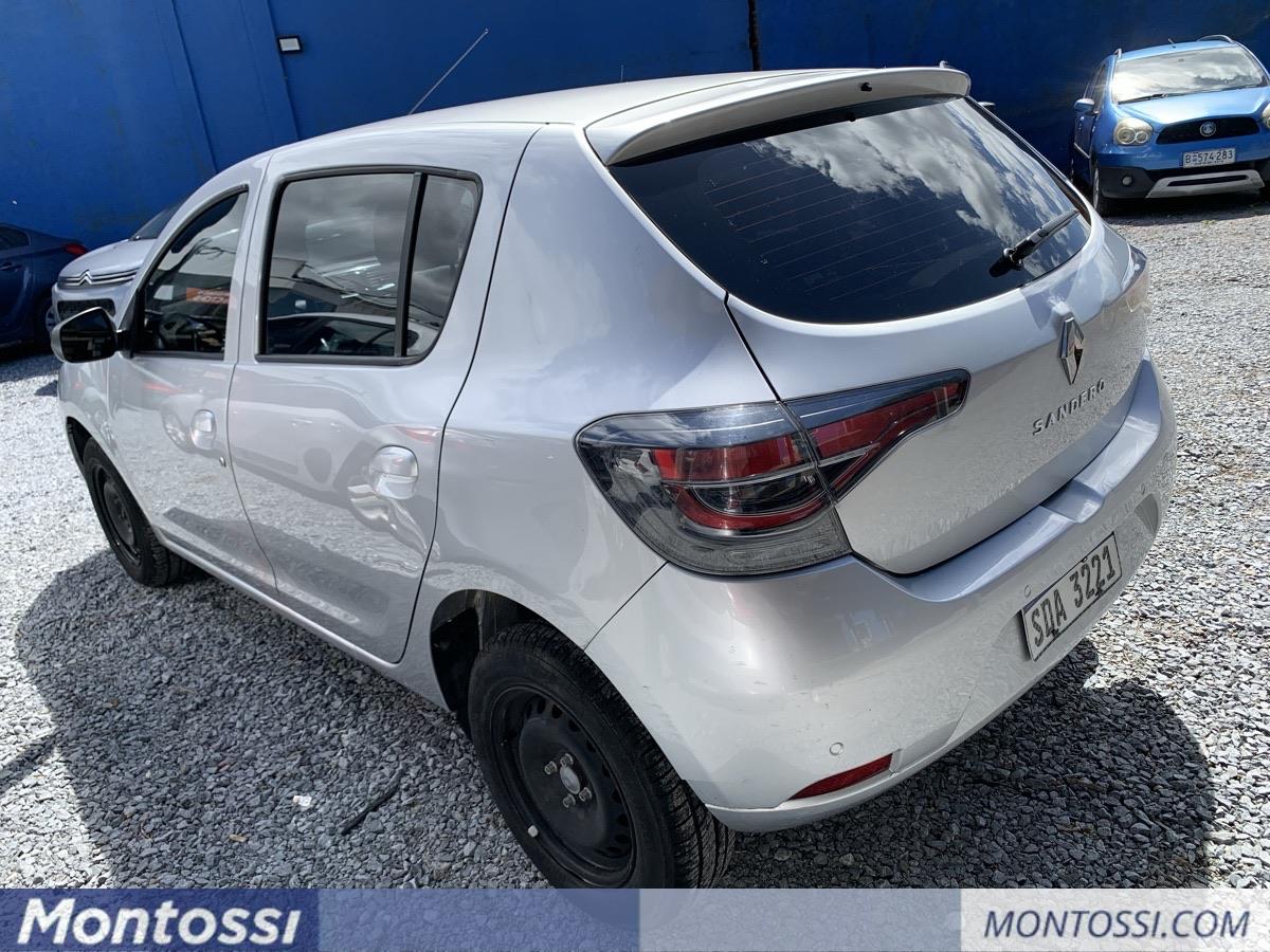 Renault Sandero Gris Plata 1.6 Año 2023 MUY BUEN ESTADO! 13.000 km único dueño USD 12.900. Aceptamos Permutas. Financiación Propia y Bancaria. Consultas al bit.ly/4s2LqbV