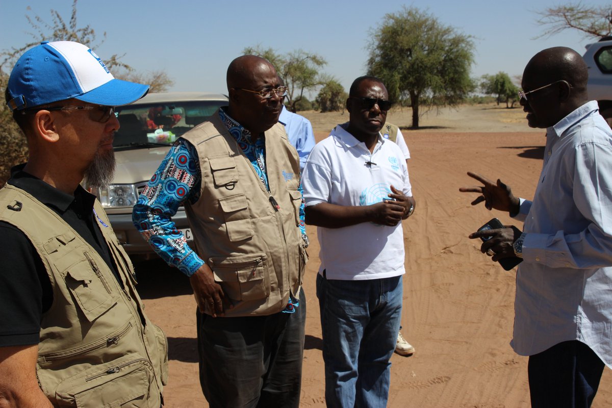 OnuTchad's tweet image. 🇹🇩 Accélérer les #ODD au #Tchad, c’est investir dans ceux qui nourrissent la nation.
Le #RC @fbatalingaya et les Rep du @PNUD_Tchad &amp;amp; @FaoTchad ont visité la ferme Zara Agro à Douguia pour soutenir l’innovation, la résilience climatique et l’emploi des jeunes dans l’agrobusiness.