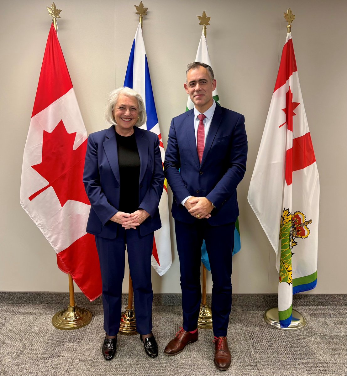 Joanne Thompson tweet media