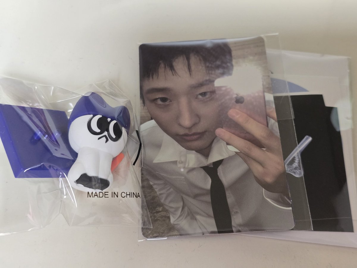 lal198403's tweet photo. 우즈 공방 스티커 무디 피규어 역조공 + 공방 포카 2장 양도
2.5
휠라 곰인형 키링 추가 시 +1.0

조승연 WOODZ 아카이브원 https://t.co/vc4pyUnLLe