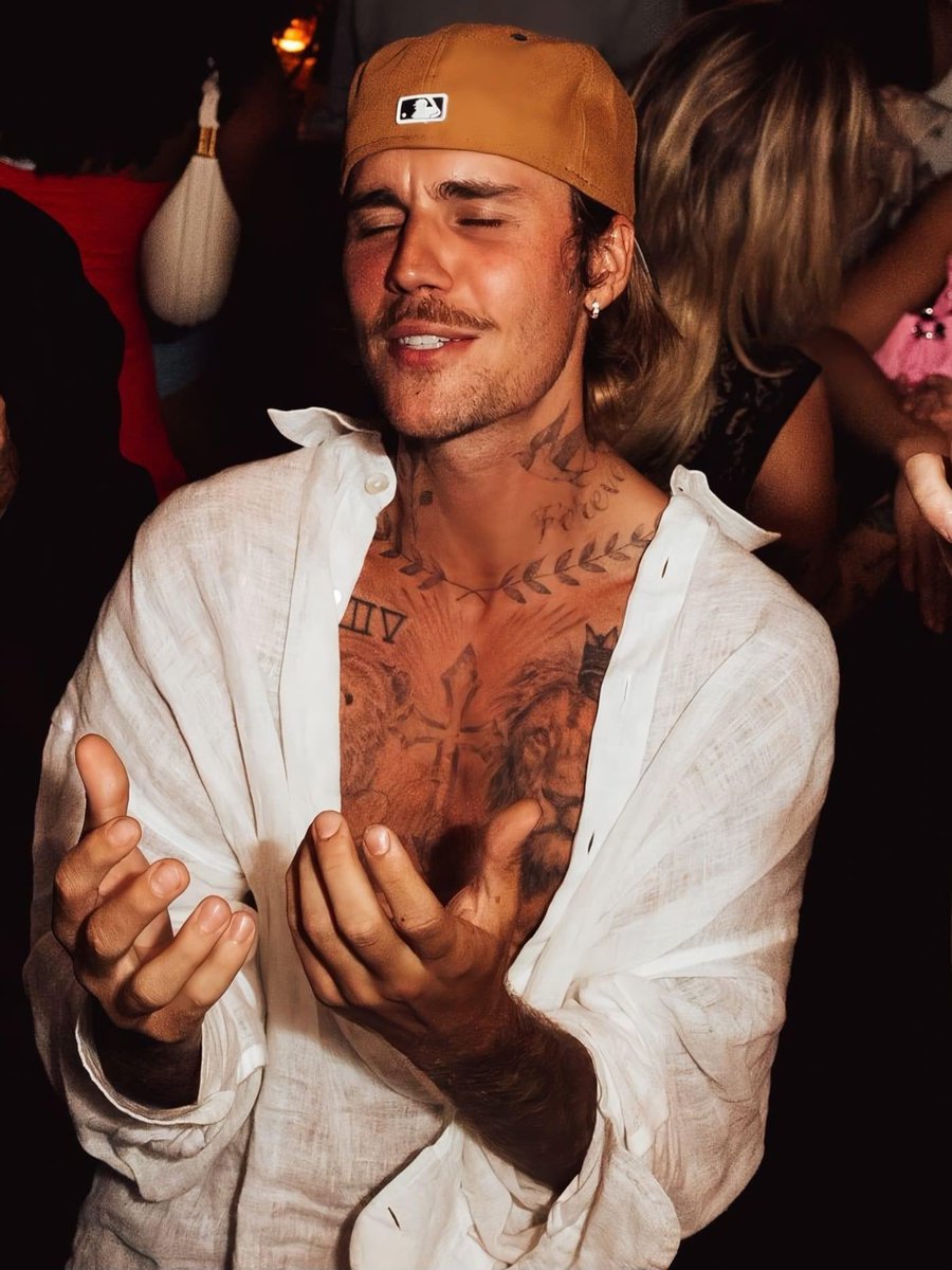 justin bieber gallery (@oneofthepop) on Twitter photo 