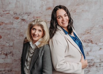 DonusRoberts's tweet photo. Watertown author Julianne Endres and area illustrator Rebecca Hall will be signing their children’s book “Little Bug Earns Her Spots” this Saturday, March 14, at DDR Books in Downtown Watertown.
This Saturday’s booksigning is now scheduled for 1-3pm. https://t.co/6l5q67LGsH