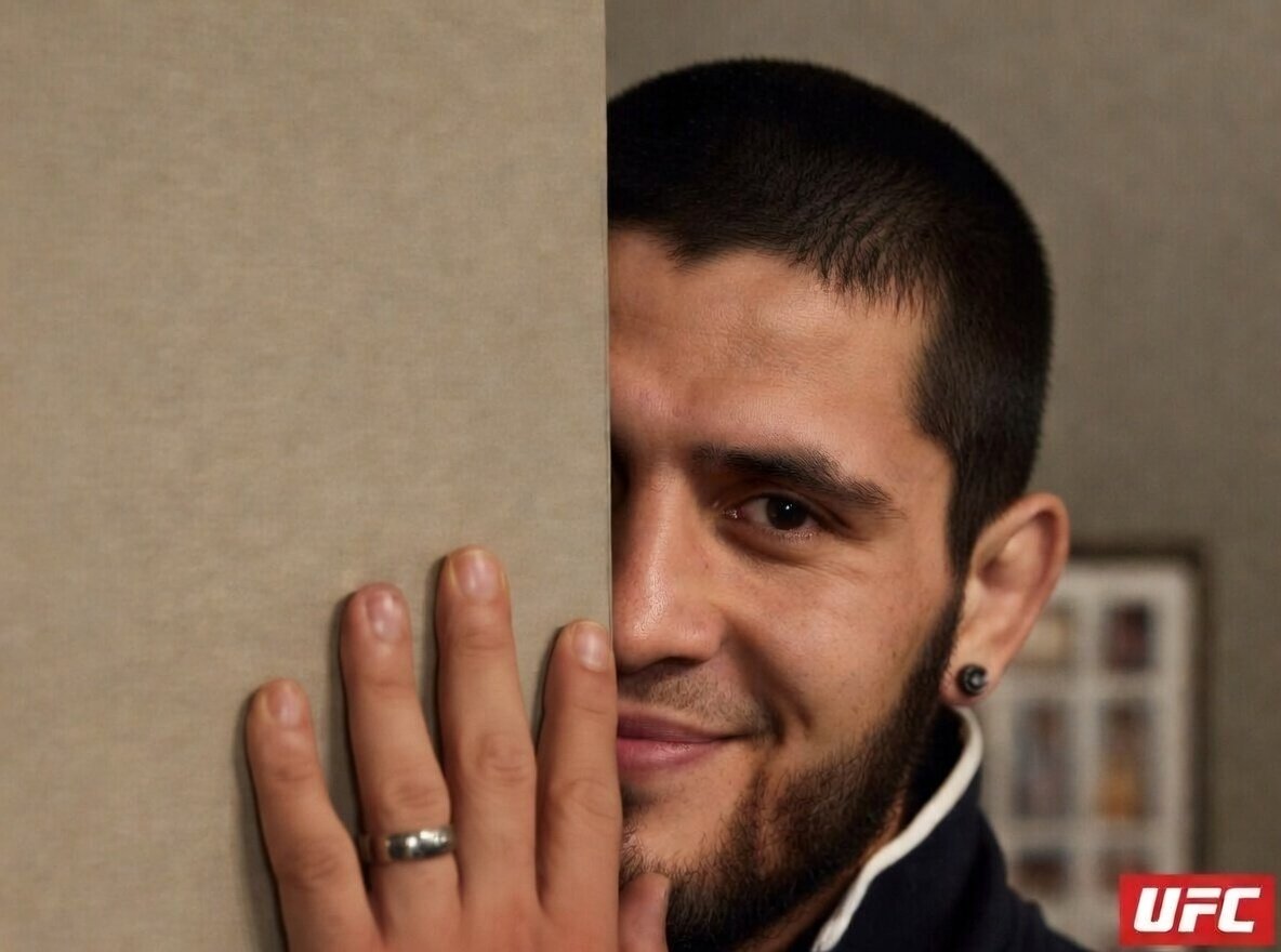 <a href="/Topuriailia/">Ilia Topuria</a> To confuse your enemy you must confuse yourself first.

Islam Makhachev right now: