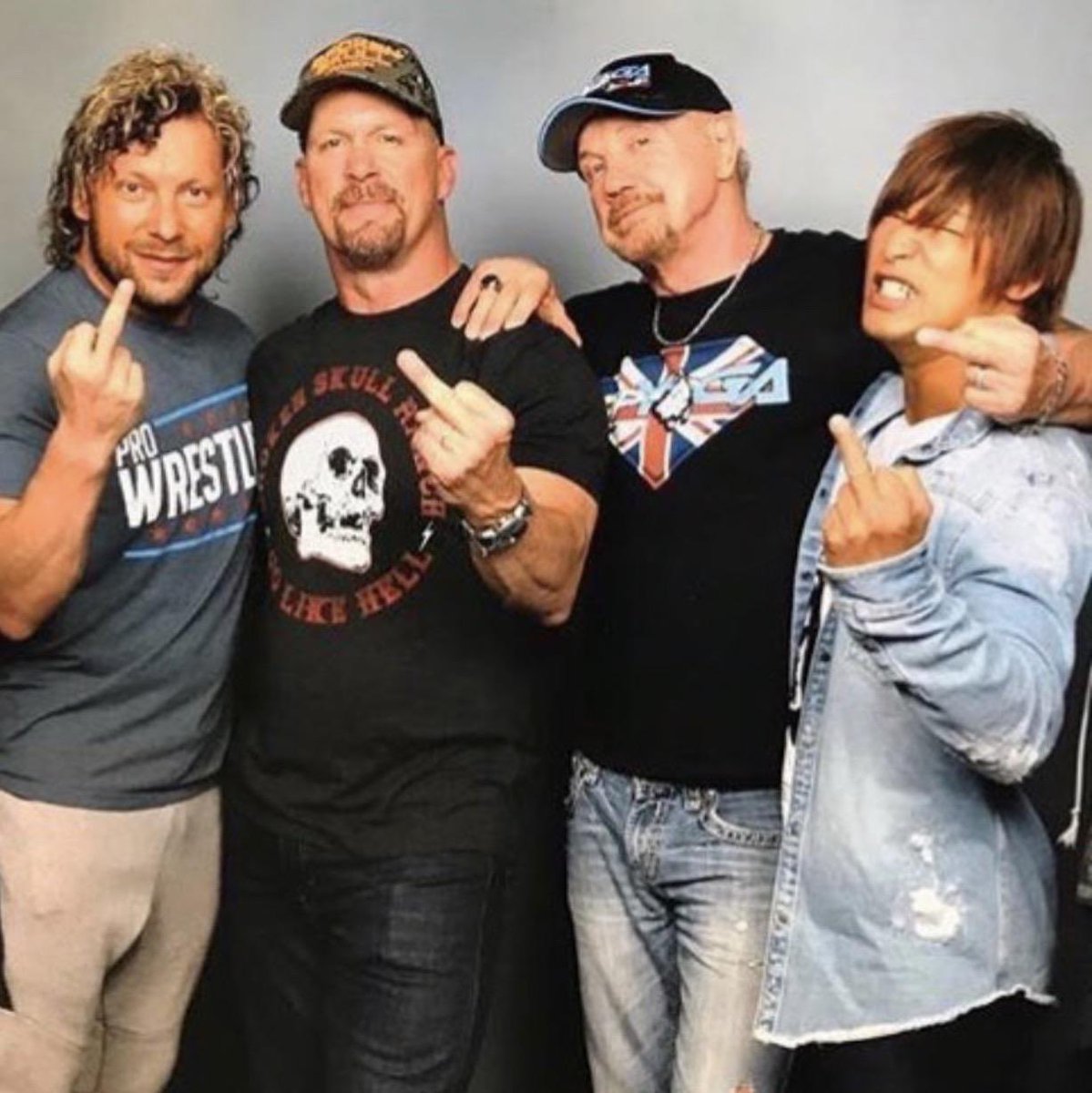 AIRGold_'s tweet image. Kenny Omega vs Stone Cold would've been one of the greatest matches of all time