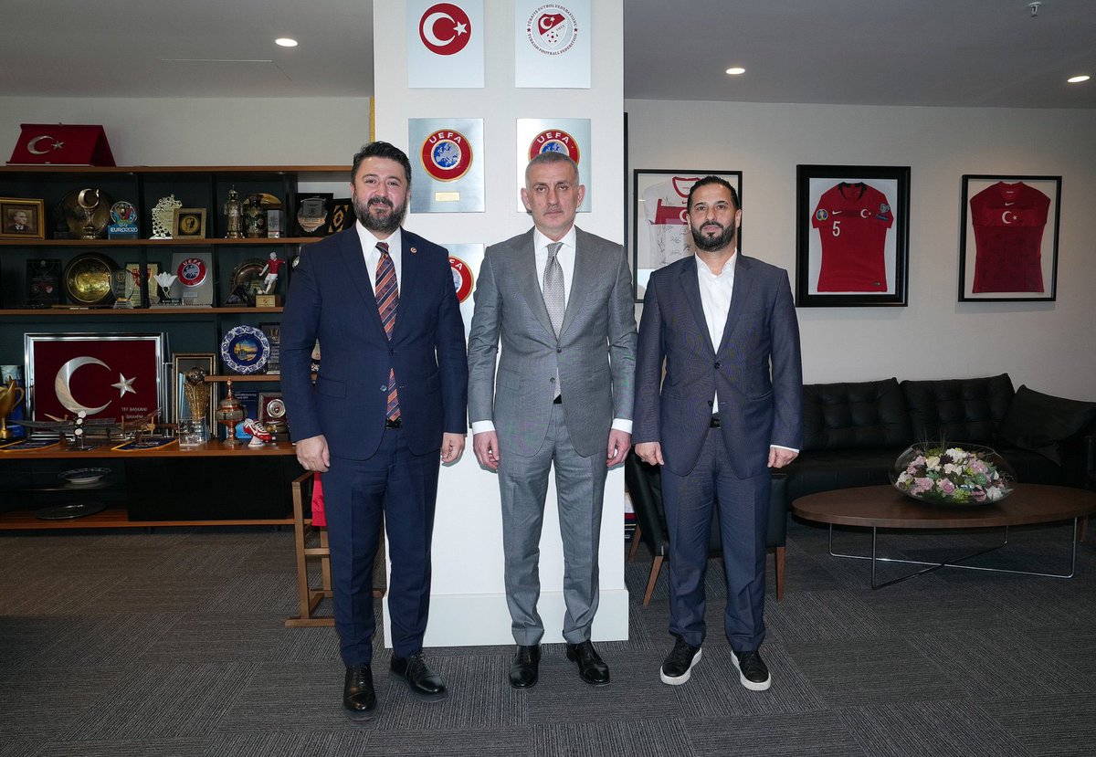 EmreCaliskan_50's tweet photo. 📍İstanbul / Türkiye Futbol Federasyonu

Türkiye Futbol Federasyonu Başkanı Sayın İbrahim Hacıosmanoğlu'nu Nevşehir Belediyespor Başkanı Taner Demir ile makamında ziyaret ettik.

Yaptığımız görüşmede şehrimizin 3.Lig ve BAL Ligi takımları 
Nevşehir Belediyespor, 
Suvermez Kapadokyaspor, 
Derinkuyugücü Spor Kulüplerimiz hakkında istişare ettik. 

Gerekli tüm desteği veren değerli TFF Başkanımıza teşekkürlerimi sunuyorum. 

Ömür boyu saklayacağım Milli Takımımızın forması hediyeleri için de değerli Başkanımıza hasseten teşekkür ederim.