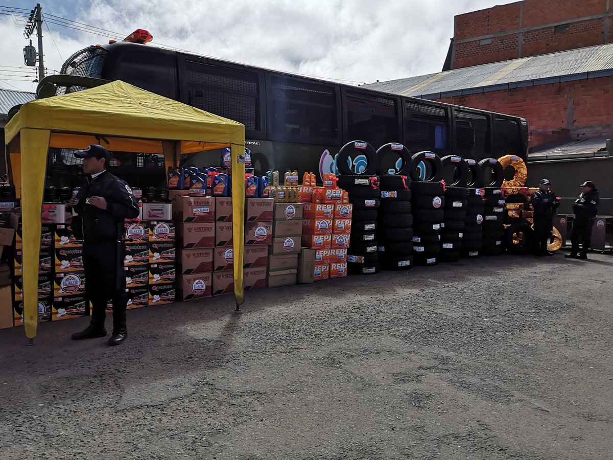 Sol_D_Z's tweet photo. #LaPaz #ElAlto #Seguridad

La #Alcaldía de #ElAlto refuerza la seguridad ciudadana con Bs 3.4 millones en equipamiento policial. https://t.co/9aZiRUxxuT