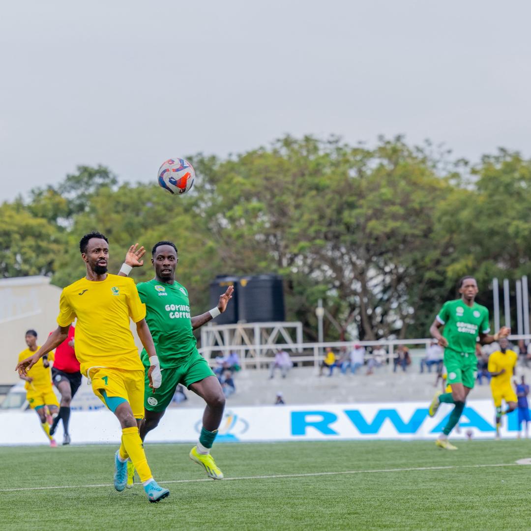 rbarwanda's tweet image. 📸AMAFOTO📸

Marine FC yatsinze Kiyovu Sports ibitego 2-1 mu mukino w'Umunsi wa 21 w'ikirarane cya Shampiyona y'u Rwanda, wabereye kuri Kigali Pelé Stadium, kuri uyu wa Kabiri.

Ibitego bya Marine FC byatsinzwe na Ishimwe Kevin na Nkundimana Fabio mu gihe icya Kiyovu Sports