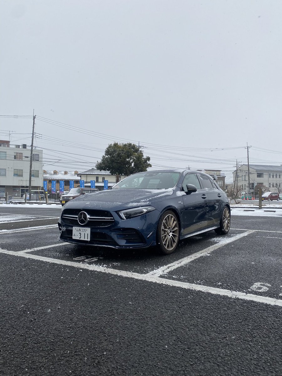 brz__03's tweet photo. 産まれたよ〜🎂✨️
今年はもっと自分磨き頑張ろうかな〜〜とまぁ、ゆるーく生きていきます⛄️ https://t.co/op5OrO3od0