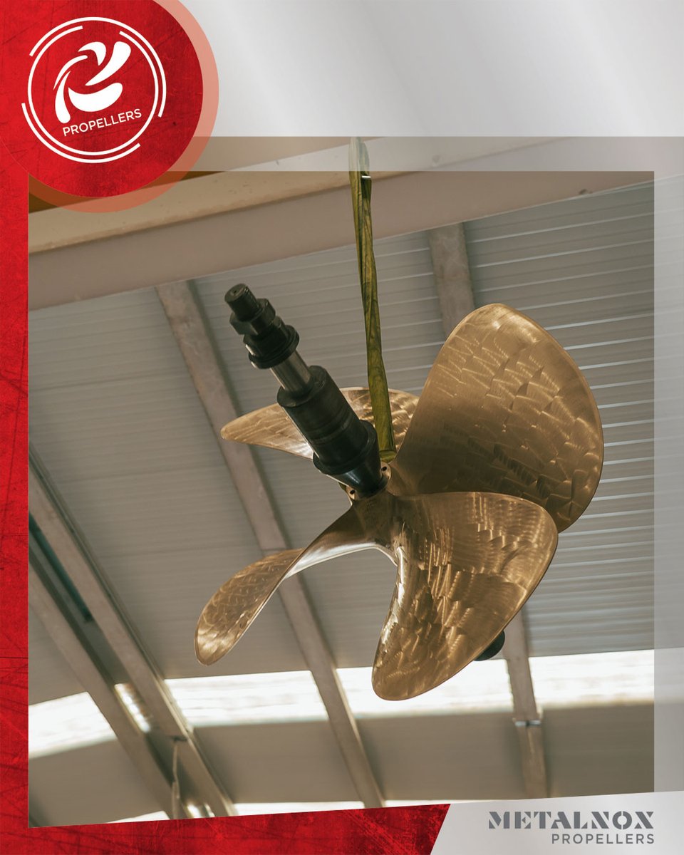 En nuestras instalaciones, muchas de las hélices que recibimos no solo requieren experiencia técnica… también requieren capacidad. Hablamos de piezas de gran tamaño y peso, que deben moverse con total seguridad entre las distintas estaciones de trabajo: escaneado 3D, soldadura,