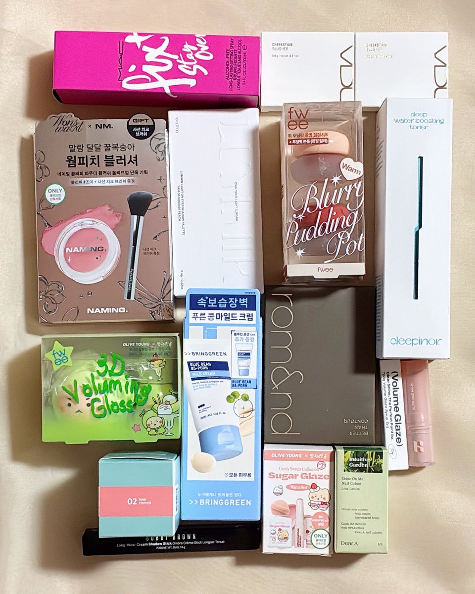 #RT이벤트 #follow 

1번 - 웜톤 박스

화장품 나눔 이벤트 🤍
RT+follow 해주시면 참여완료!
사진 속에 있는 제품은 전부 새제품이고
한 분께 우체국 착불로 보내드려요!
늘 감사드립니다 🫶🏻

당발 3/19
발송은 발표 후 2주 안으로!