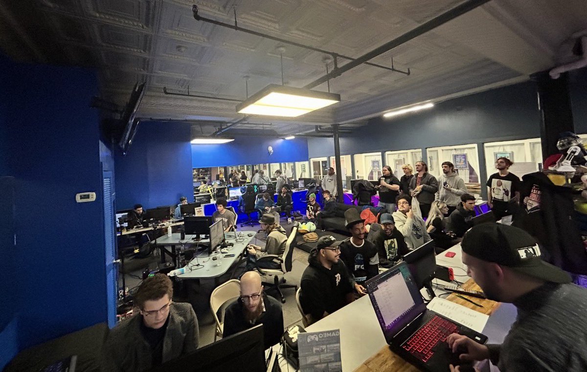 GameQ Lounge tweet media