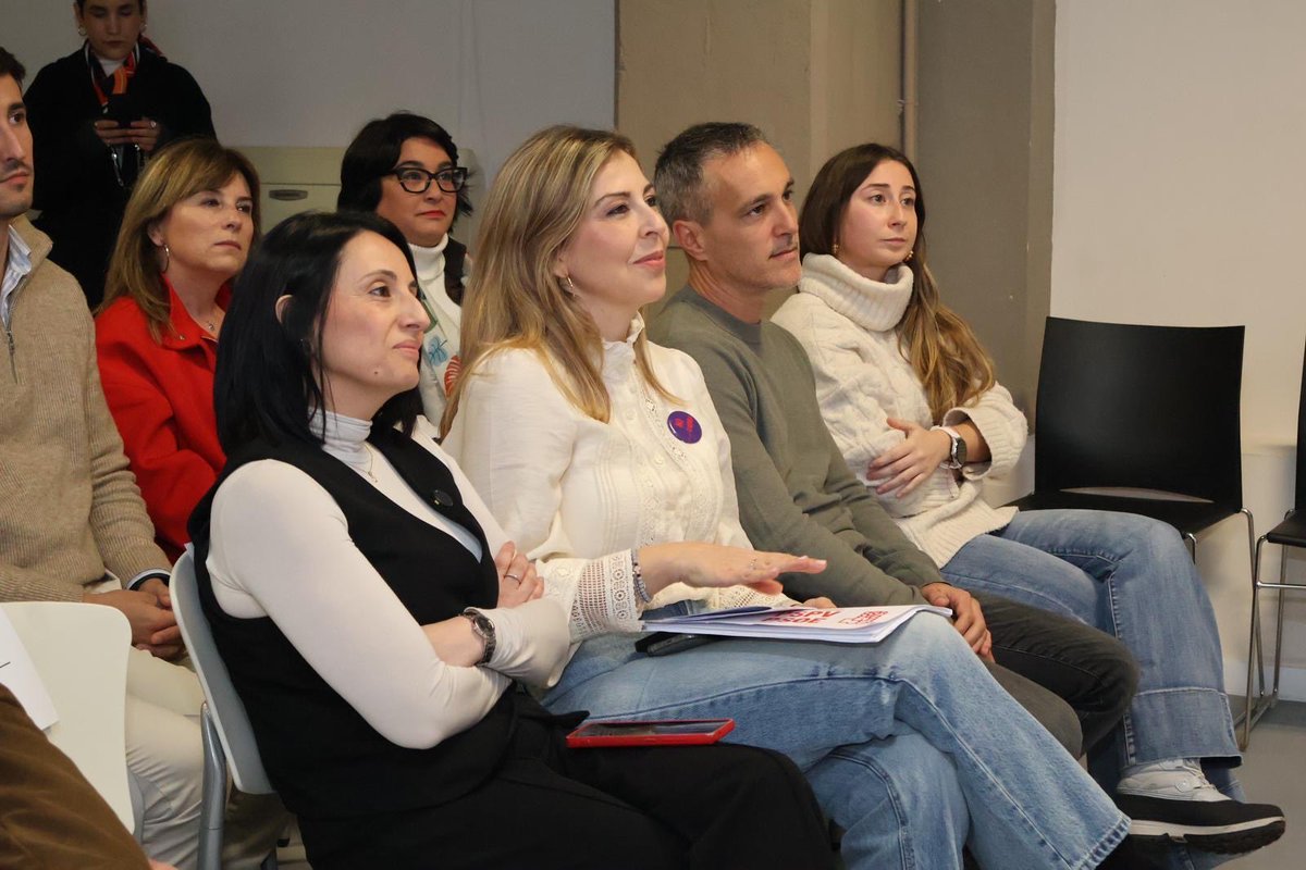 pspvprovalencia's tweet photo. 🔴 Reindustrialització i ocupació per al futur del Camp de Morvedre.

Al Port de Sagunt s’ha parlat del futur laboral de la comarca, amb la presència de la secretària d’Organització del PSOE, @Rebeca_Torro.

@psoemorvedre @dariomlerga https://t.co/PAoCgTf4uW