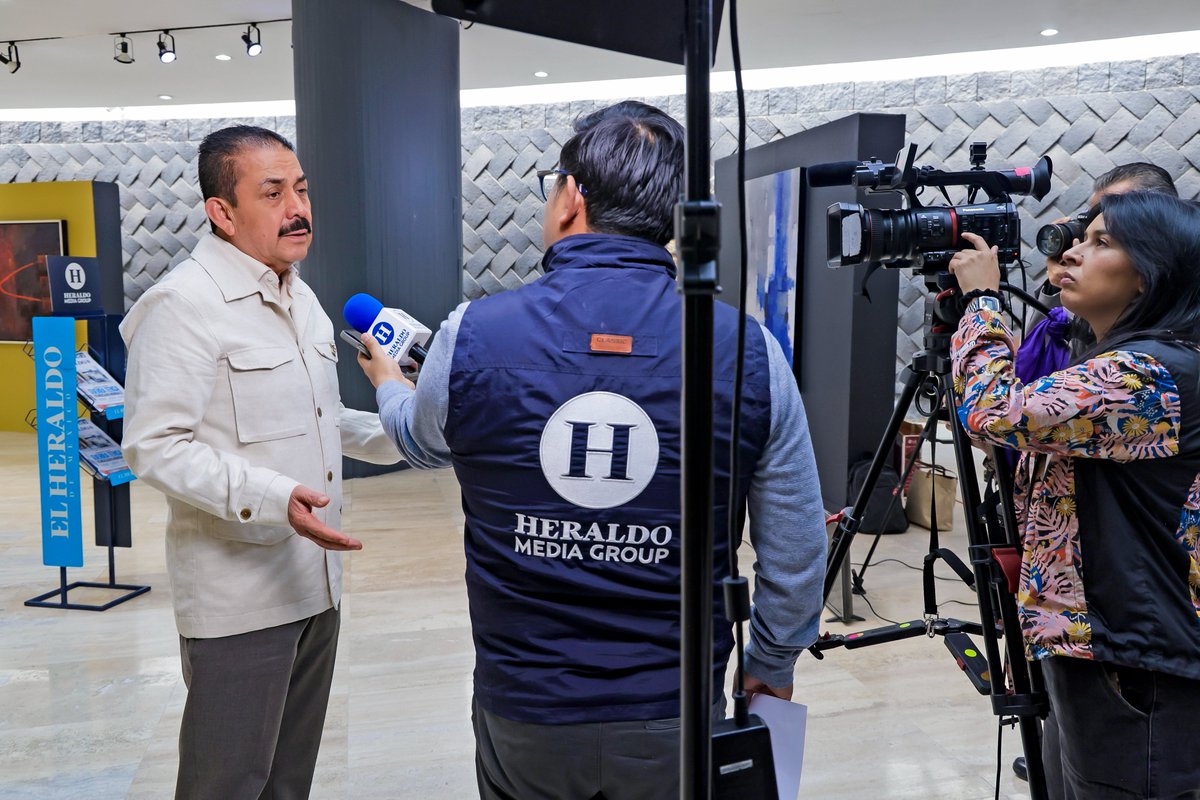 SeducEdoMex's tweet image. 📻 El Secretario Miguel Ángel Hernández Espejel conversó con Heraldo Radio sobre el trabajo que se realiza para fortalecer la infraestructura educativa en el Estado de México.

🏫 Más y mejores espacios para garantizar el derecho a una educación digna.

#ElPoderDeLaEducación ✨