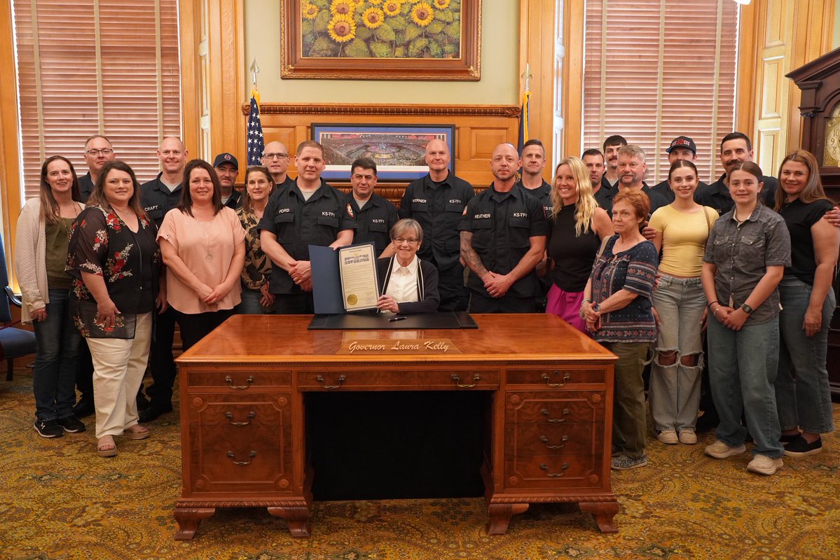 Governor Laura Kelly tweet media