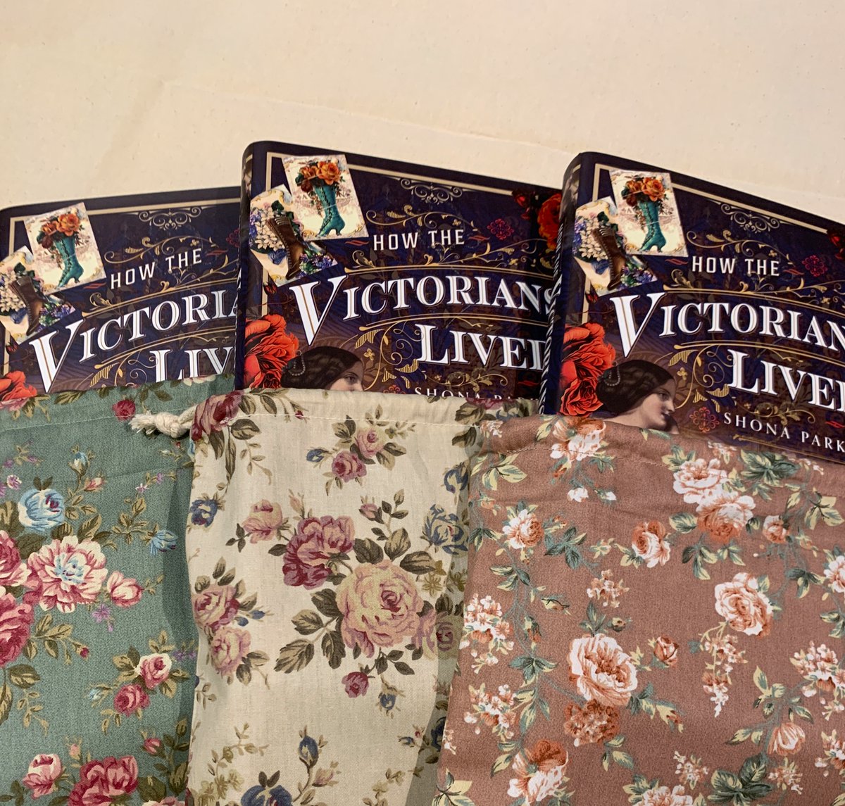 _backinthedayof's tweet photo. Hand made book bags and book marks to be given away with every purchased book Thursday night at the Sherlock Holmes Society's 75 years anniversary meeting (see my pinned post for more details)!!
#victorian #victoriansewing #victoriancraft #Victorianhistory #history
@PSHistory https://t.co/M0KCx7zEOs