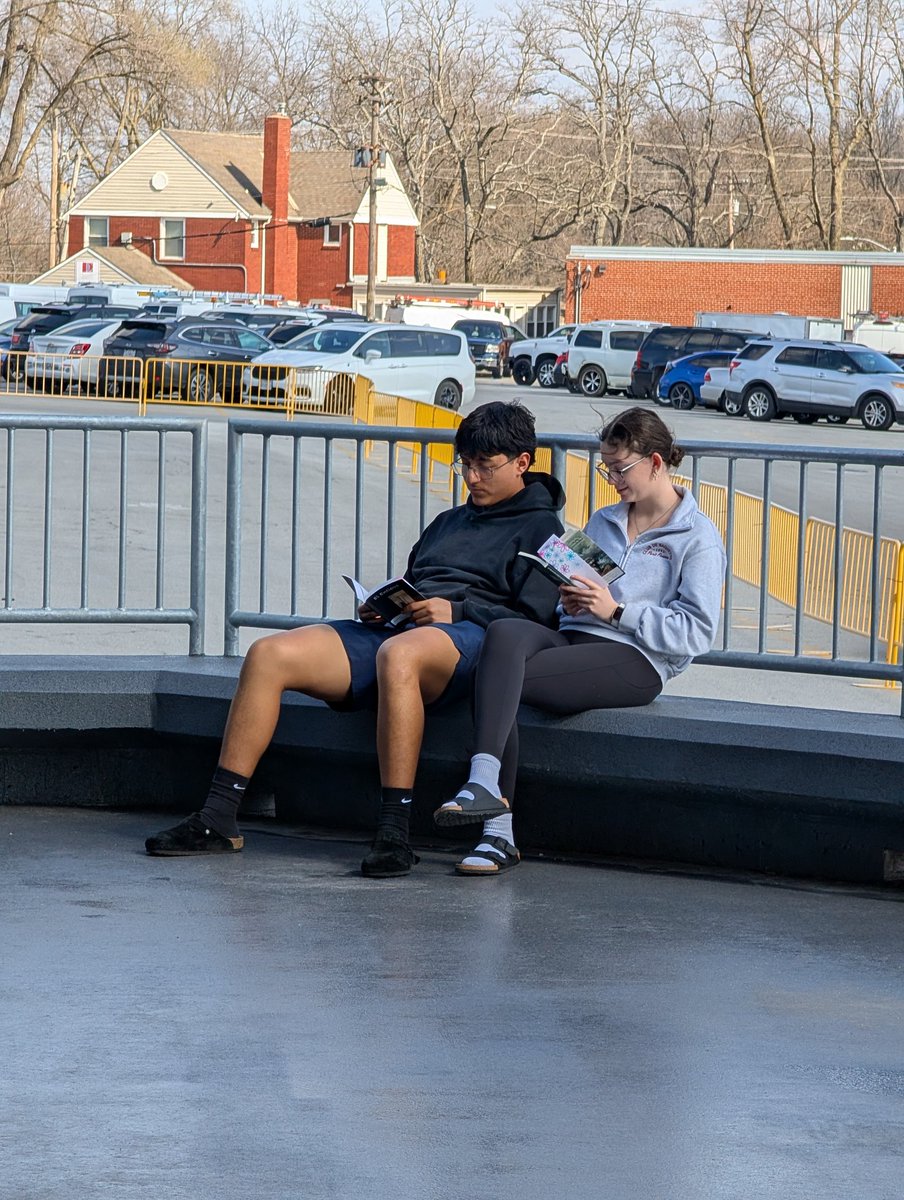 DrPenK's tweet image. What a beautiful sight to see upon my arrival @RaytownSchools @RaytownHigh. Students enjoying the beautiful weather, while reading! As I entered the building, I also encountered students preparing for a "Book Party." I'm here for ALL of this! Love it!

#readingtime #readingisfun