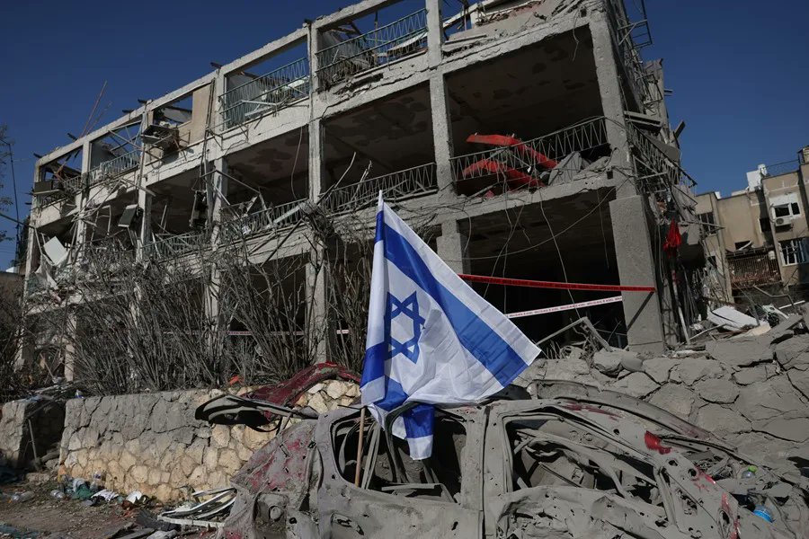 Según el medio, el ritmo de los ataques de la resistencia libanesa esta en aumento y apunta a ciudades y asentamientos ilegales, en este sentido expresó que, los bombardeos conjuntos lanzados de manera coordinada entre Hezbolá e Irán son llevados a cabo
#CeseElBloqueo