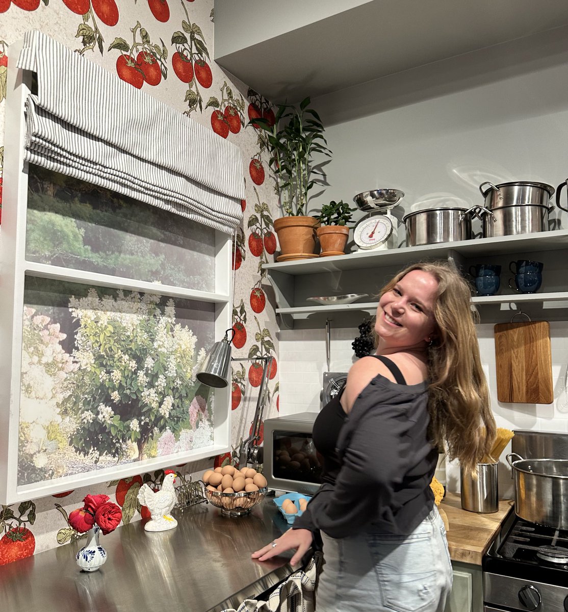 faced my fears and asked 3 separate ppl to take pictures of me in the popup since i went alone. anything is possible