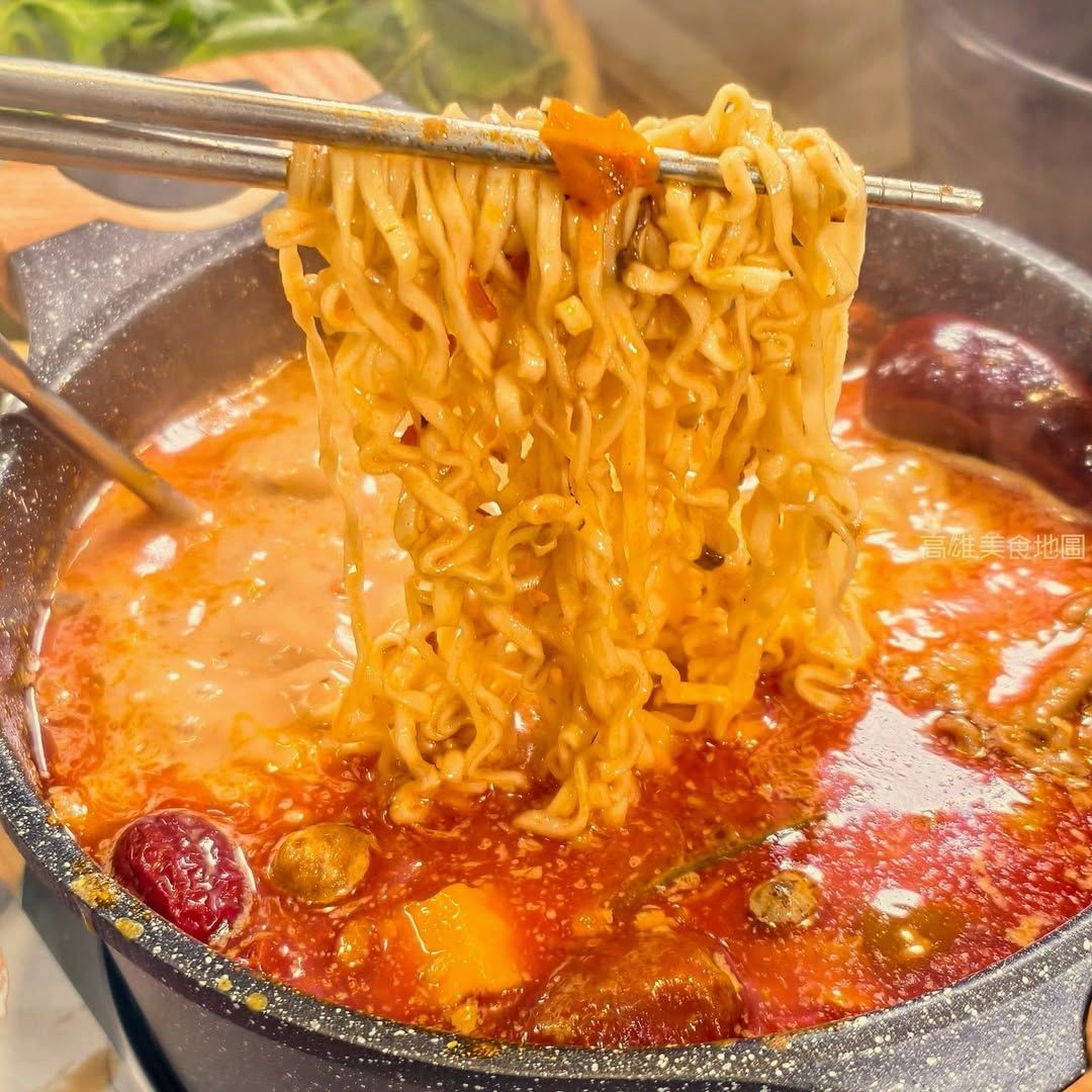 TheKing_Bee's tweet photo. Truth of life: nothing a bite of creamy pastacan't fix; if one can't, take two。fragrant！🎺 https://t.co/82aJ1l9g68