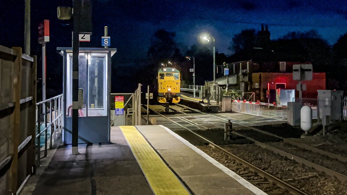 GeorgeBeany978's tweet photo. An hour past sunset and the final bit of light in the sky, made the best out of my not so brilliant phone camera for night shots.

31128 'Charybdis' seen at Spooner Row heads to Yarmouth. Taking on Load 9 from Chaddesden Sidings in Derby. First mainline PED in Norfolk for years! https://t.co/Tg4yxipgzB
