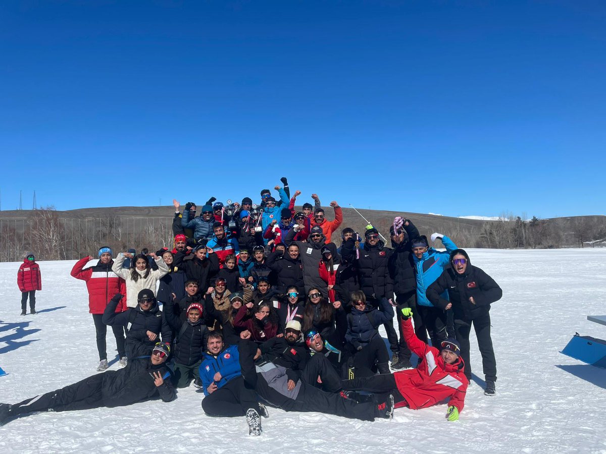 🏆Hakkârili Sporcular Kayaklı Koşu Türkiye Şampiyonası’na Damga Vurdu

📌Erzurum Kandilli’de düzenlenen Kayaklı Koşu Türkiye Şampiyonası’nda Hakkârili sporcular 2 altın, 4 gümüş ve 9 bronz madalya kazanarak büyük bir başarıya imza attı.