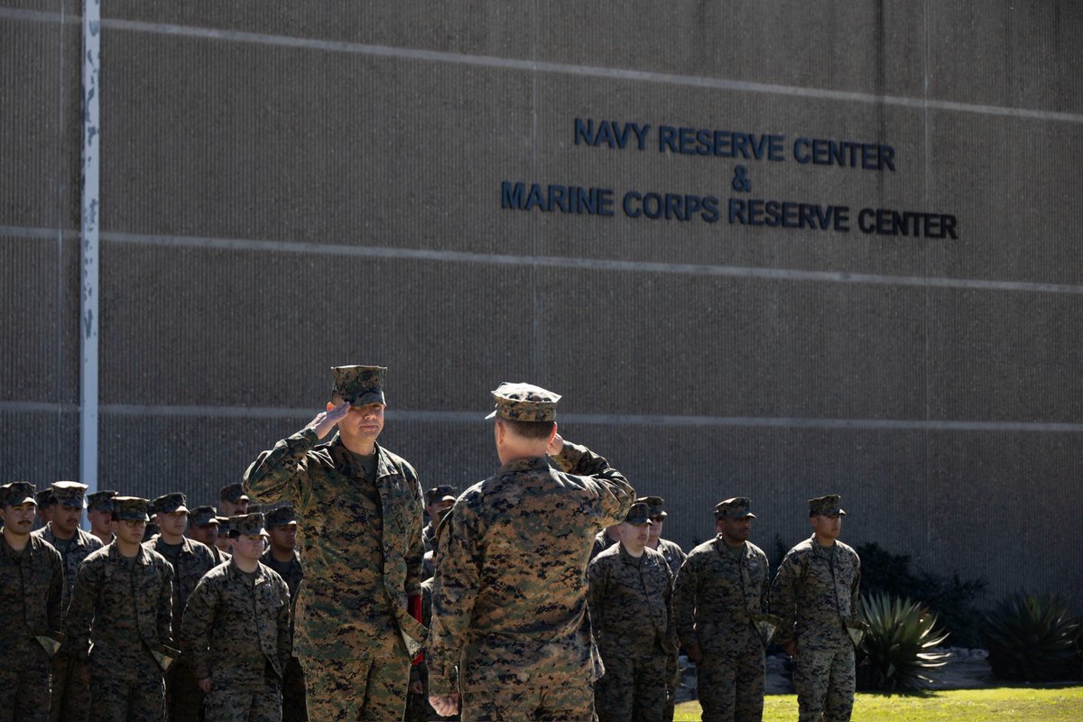USMCSgtMaj's tweet image. Last weekend I visited @marforres #Marines and #Sailors with @4thMLG. #Reservists are the true volunteers. Unlike those of us who made the Marine Corps a full time career, these individuals willingly took the additional commitment of serving, while maintaining a civilian career.