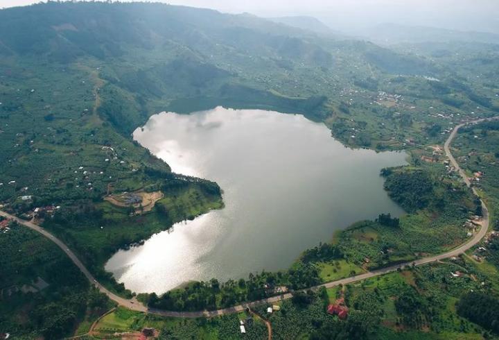 DavidWaKayigmba's tweet photo. Anyone telling me the name of this lake will be rewarded 🏆
#ProudAfrican https://t.co/g9PljeyYTg