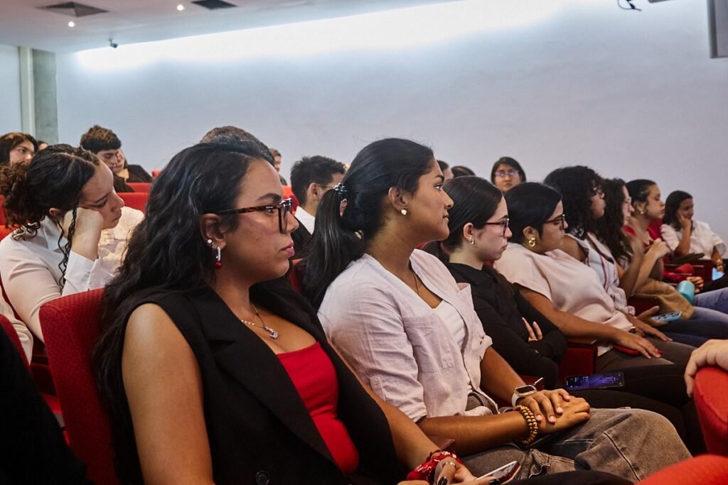 Extensión Social UCAB tweet media