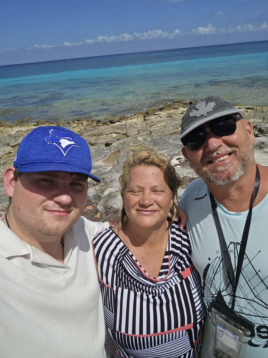 HunsTactical's tweet image. Met up and spent some time with my family in Cozumel. 

#cruiselife #crewlife #cruiseship #travel