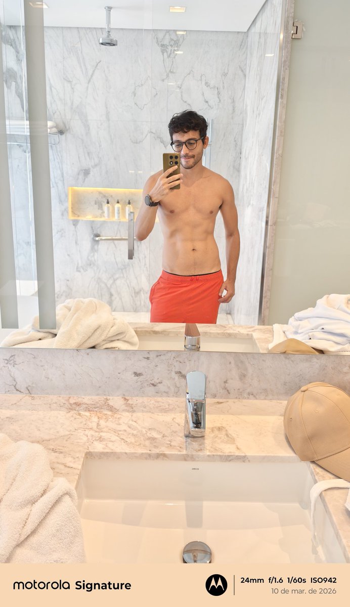 Primeiro brasileiro a biscoitar usando um Motorola signature, veja só!