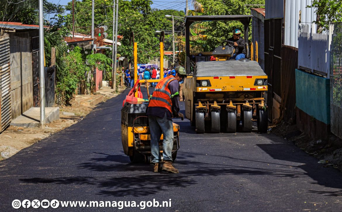 Avanzan calles y caminos en todo el país 🚧

63 calles nuevas en varios municipios, más 39 calles de macadán en barrios y zonas mineras.

Se suman 88 km de caminos rurales en 15 municipios 🌾
 #VivaSandino #MásyMásVictorias #ManaguaSandinista