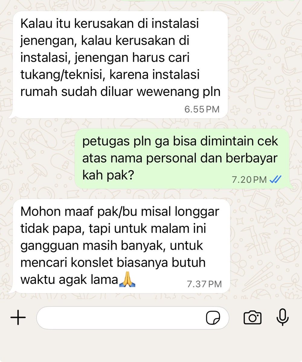 Claudiadewi2's tweet photo. Sejujurnya aku paham kalo instalasi dalam rumah itu bukan wewenang @pln_123 , magrib-magrib bikin pengaduan lewat aplikasi trs dijawab gini sama petugas lapangan yg wa. Malam-malam tu cari teknisi dimana sih yg buka sementara @pln_123  tu standby 24 jam. https://t.co/vZrXjVMe9y