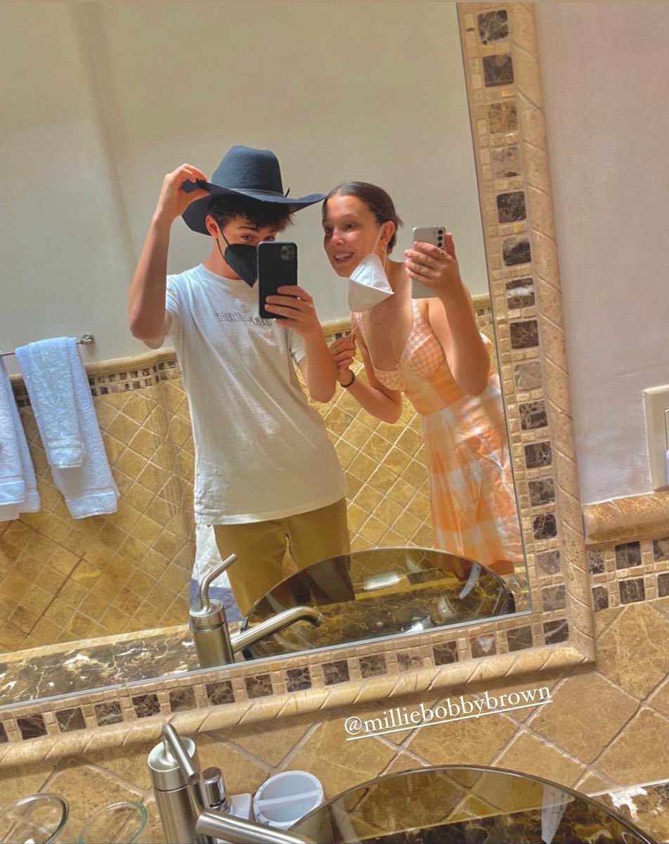 Nillie Thinker 💭 tweet media