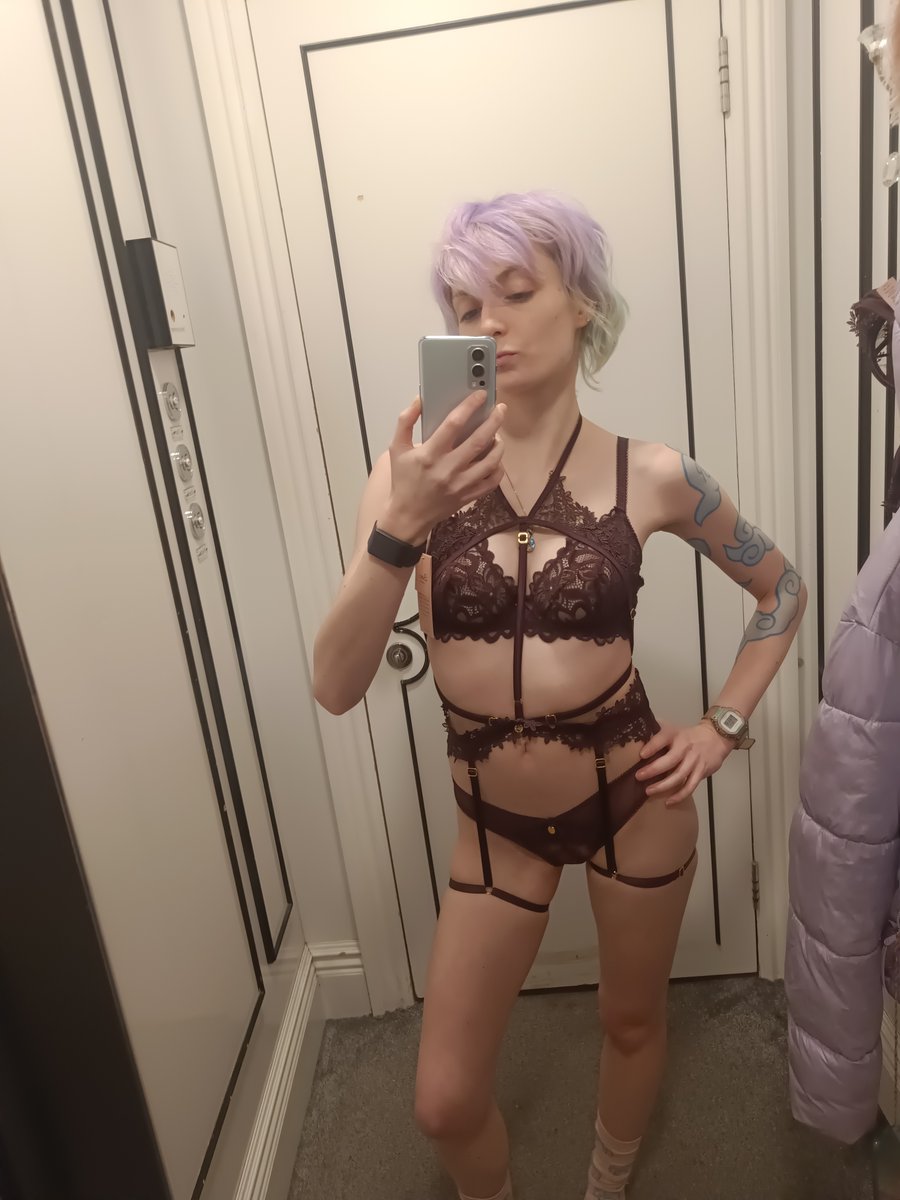 Lily Black tweet media