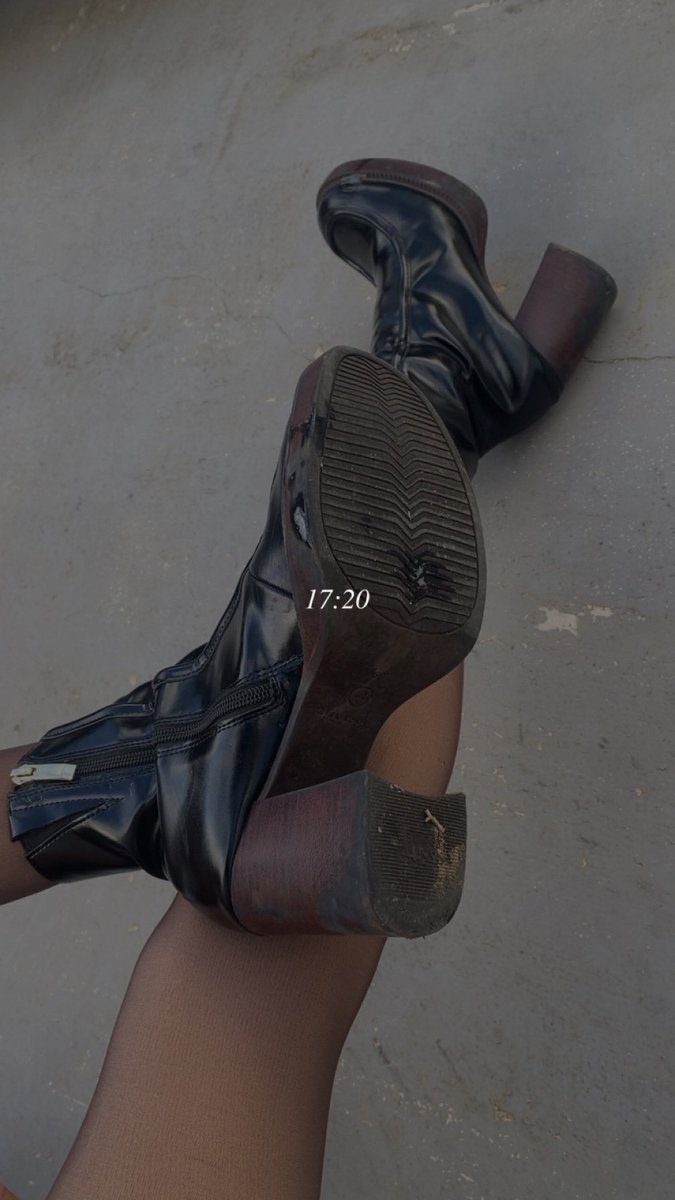 Mes bottes sont sales, lèche , et envoie cinq boloss 

#foot #feet #findom #sub  #moneyslave 

paypal.me/MelineLamis