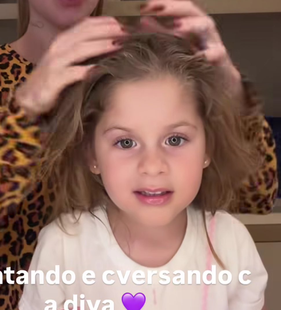 jutuitei's tweet photo. fala sério que menina LINDAAAA https://t.co/X6aLoOKIHH