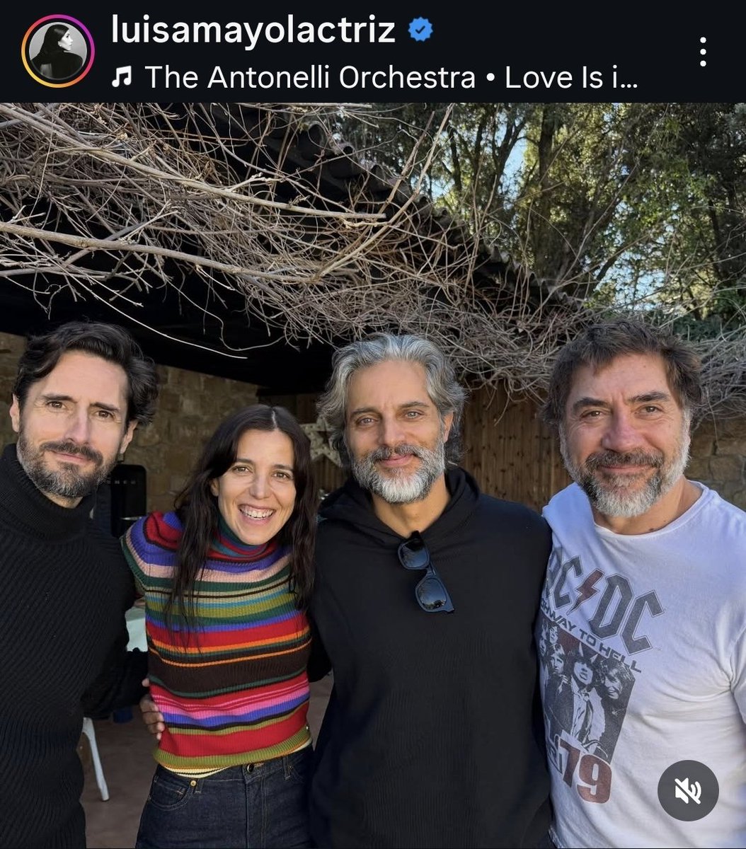 Este es el cumpleaños de la mujer de Luis Tosar. Viven en urbanizaciones con seguridad privada y pagan millones de euros por sus mansiones. Los 250 millones en subvenciones que les quitan a los "fachapobres" van a parar a estos intelectuales de la izquierda. Justicia social.