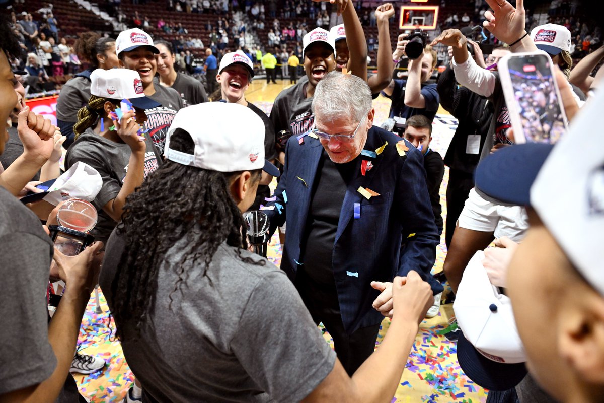 Good one by Khoi Ton for Mohegan Sun last night. 6th straight #BigEast title for #UConn