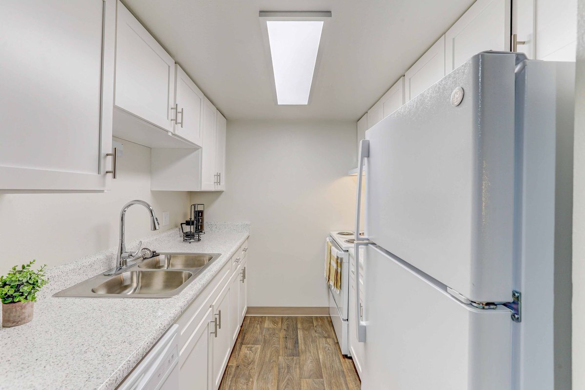 SummitViewVilla's tweet photo. Level up your cooking game with our gourmet kitchen! 🧑‍🍳 Schedule a tour today! https://t.co/GJstpWEqA4