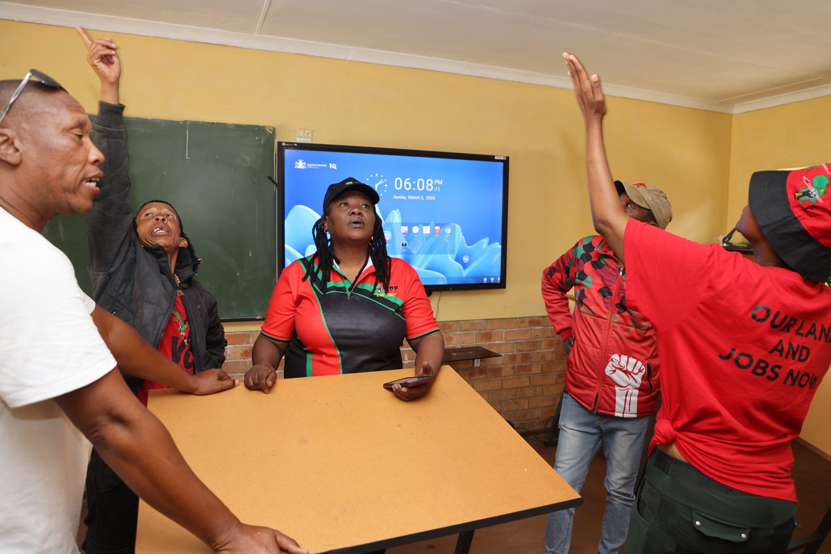 thusi_bridget's tweet photo. @EFFSouthAfrica Through the @EFFSouthAfrica back to school program we saw challenges faced by schools. Infrastructure was a major issue. 

One school at a time, as a councillor I made a promise. Thank you Fighters, Ward 95 Ekurhuleni. 

Before &amp; after 👇🏾 https://t.co/Z3L8zoDU7V