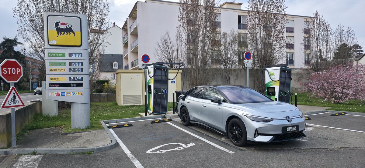 Tobias Menzi 📯🇺🇦🏳️‍🌈 tweet media