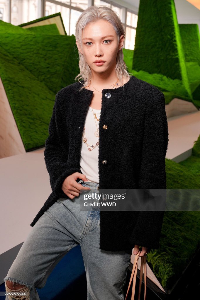 AllNews_th's tweet photo. พาส่องลุคของหนุ่มหล่อ “FELIX” จากวง “StrayKids” House Ambassador ของ Louis Vuitton เข้าร่วมชมโชว์ Louis Vuitton คอลเลกชัน Fall/Winter 2026 ณ กรุงปารีส ประเทศฝรั่งเศส

FELIX PFW LOUIS VUITTON FW26 
#FELIXXLVFW26 
#FELIXxLouisVuittonPFW
#LVFW26 #LouisVuittor
#FELIX #StrayKids

📸 : Cr. Gettyimages 🙏🏻