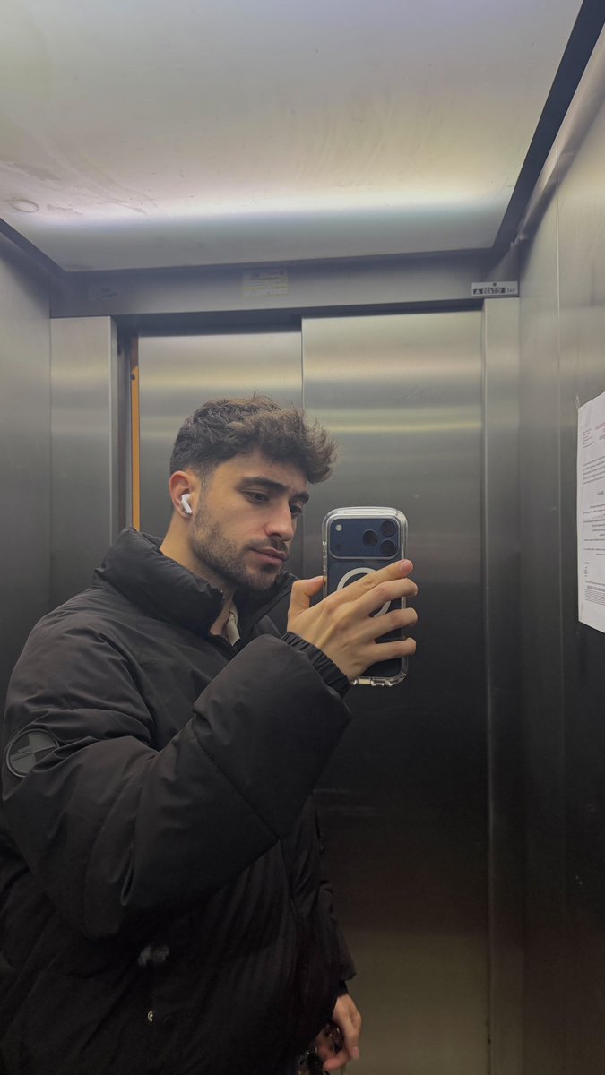 Whore-ge tweet media