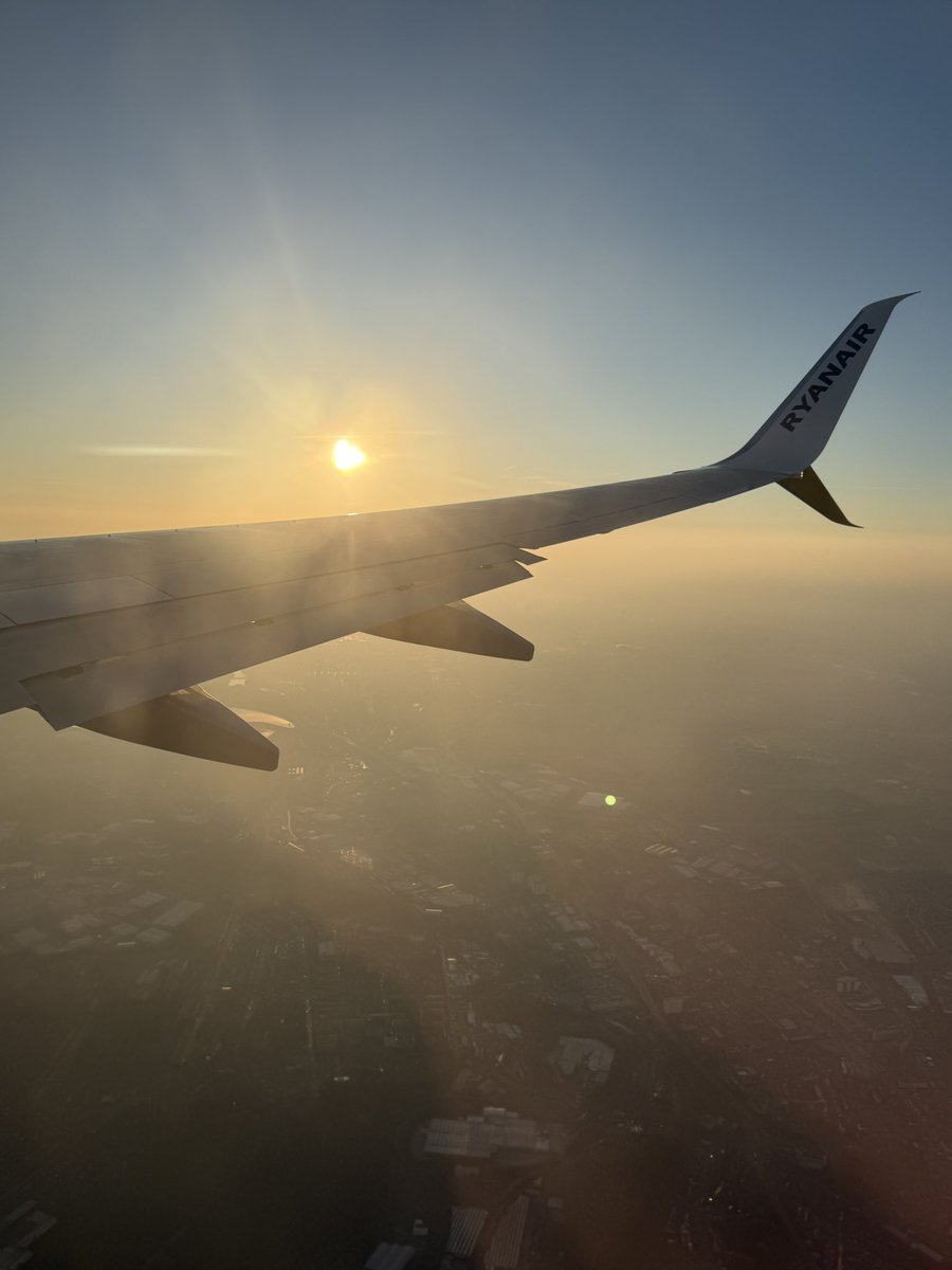 MatRich83's tweet photo. Another four flights with the ever reliable @Ryanair over the last week ✈️👌your legroom is surprisingly generous compared to others…🤩 @DublinAirport @manairport https://t.co/sYUwBOwRHi