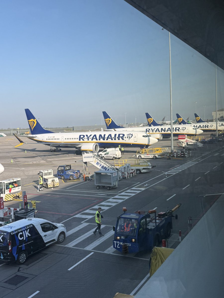 MatRich83's tweet photo. Another four flights with the ever reliable @Ryanair over the last week ✈️👌your legroom is surprisingly generous compared to others…🤩 @DublinAirport @manairport https://t.co/sYUwBOwRHi