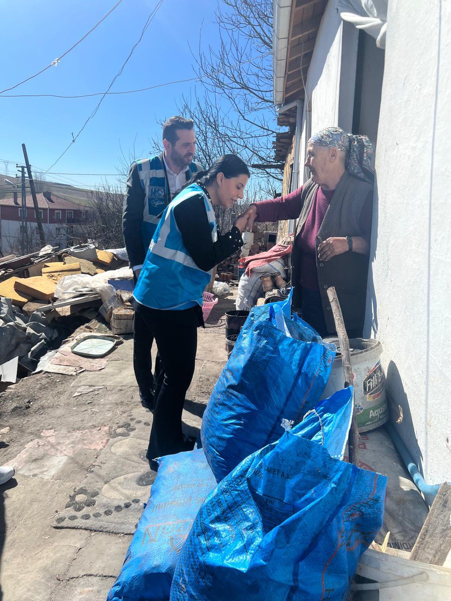 📍Akyurt

 Milletvekilimiz Sn. <a href="/zeynepyildiztr/">Zeynep Yıldız</a>, İl Başkan Yardımcımız Sn. <a href="/Gzelgz/">İbrahim Güzelgöz</a>, Akyurt Belediye Başkanımız Sn. <a href="/ayikhilal/">Hilal Ayık 🇹🇷</a>, İl Yönetim Kurulu Üyelerimiz ve ilçe teşkilatımızla birlikte vatandaşlarımızı ziyaret ederek, hayırlı Ramazanlar diledik.

#Birgünde10BinEv