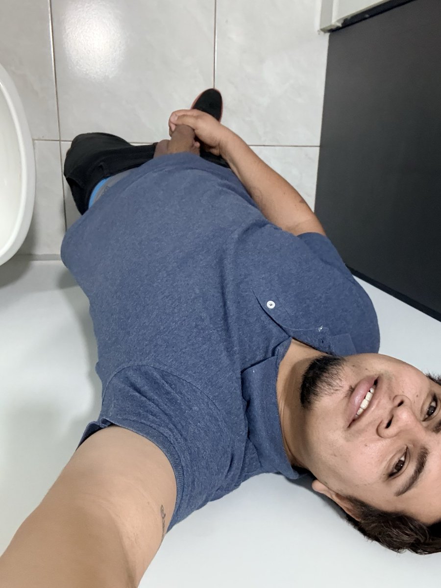 Quien me da unos besitos en la verga?