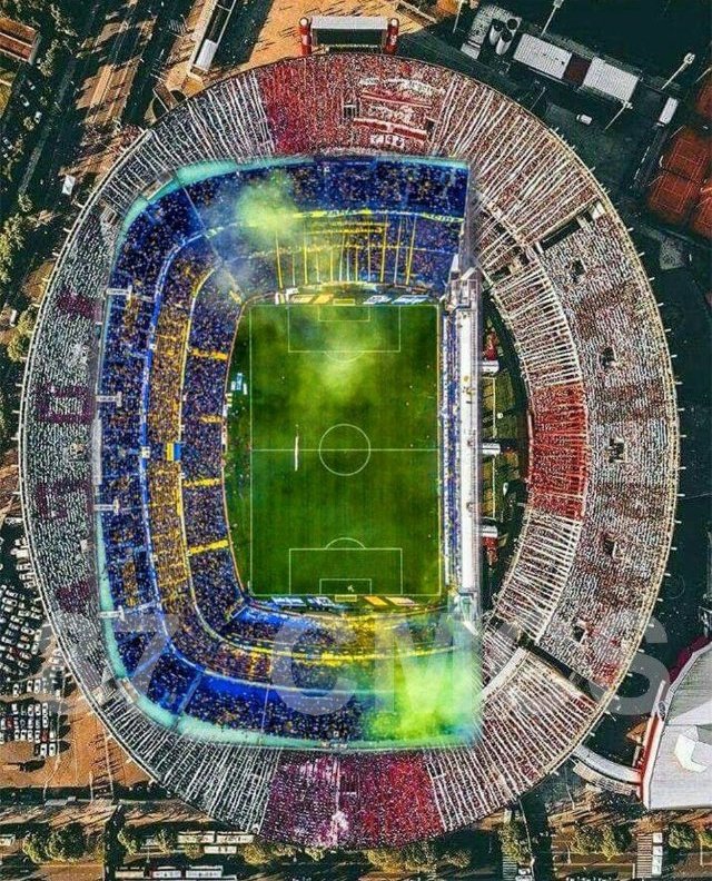 En el Monumental pre remodelación entraban 65.000 personas. En la bombonera actual, que siempre tuvo 49.000, te quieren vender que entran 57.000

De verdad le quieren hacer creer a la gente que entre estos estadios había 8.000 lugares de diferencia? Dale...