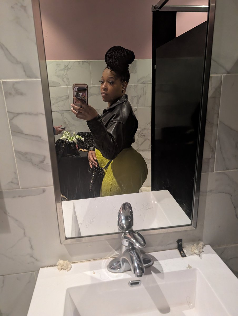 Love a good mirror pic 😊