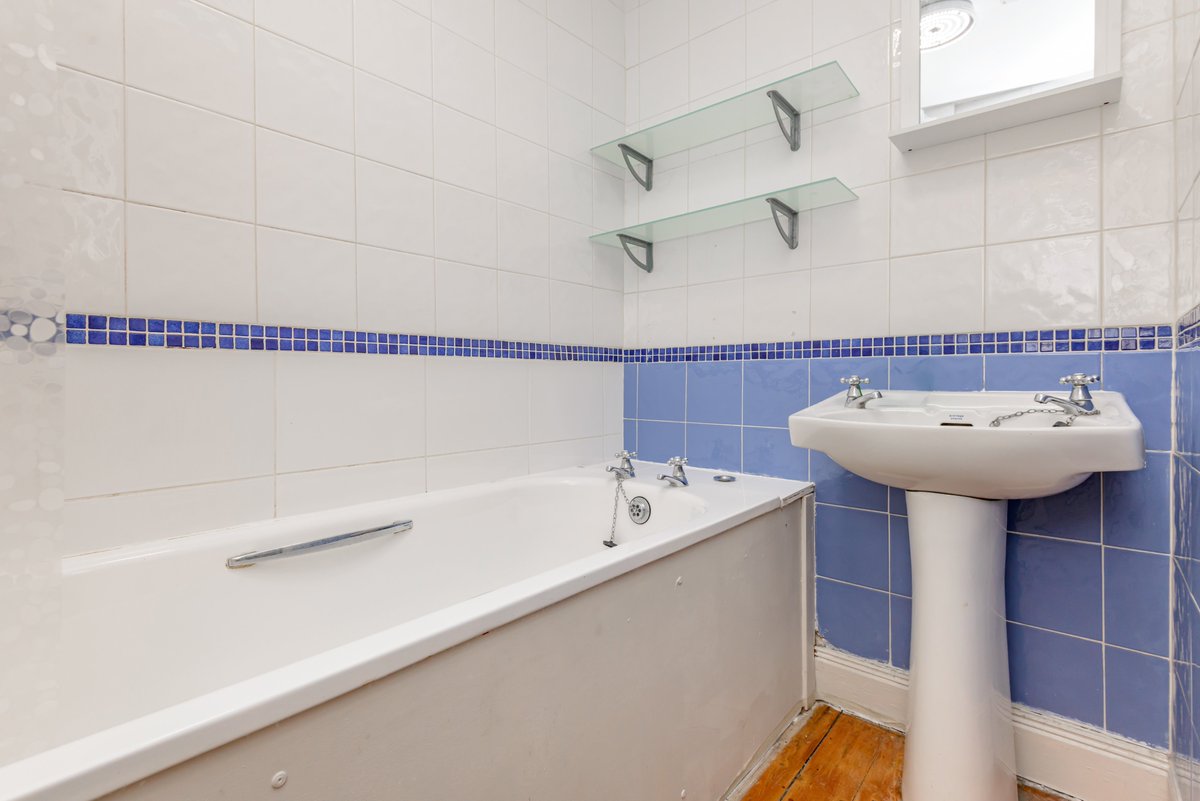 ** NEW PROPERTY ** Bright one-bedroom ground floor flat situated in the popular Gorgie area.

Offers over £140,000

espc.com/property/14-pf…